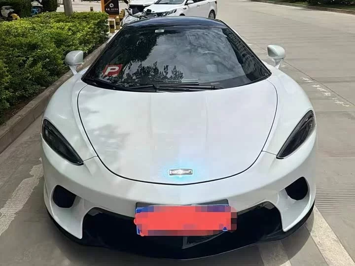 McLaren GT
