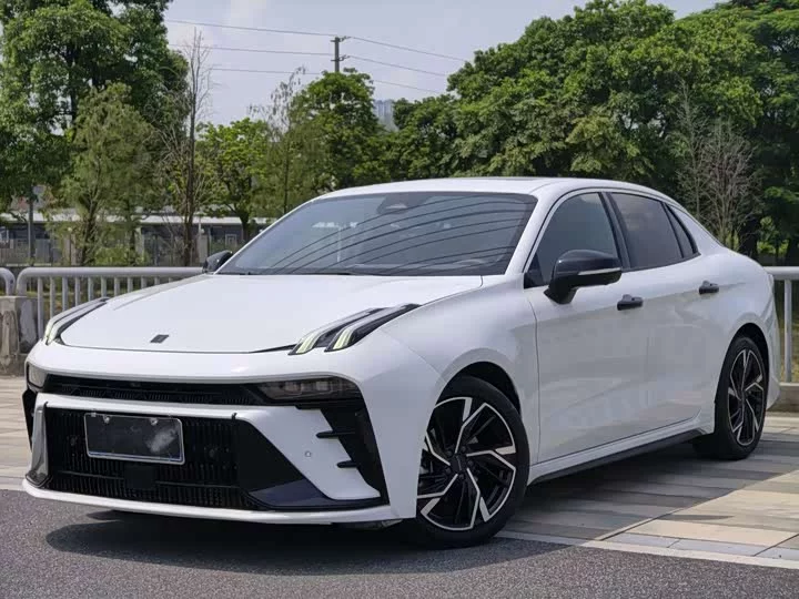 Lynk & Co 03