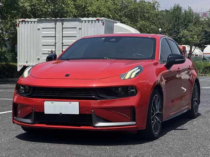Lynk & Co 03