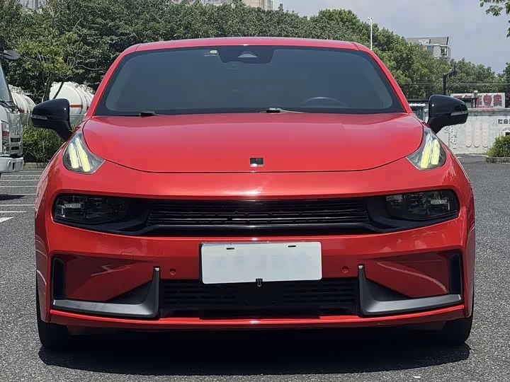 Lynk & Co 03