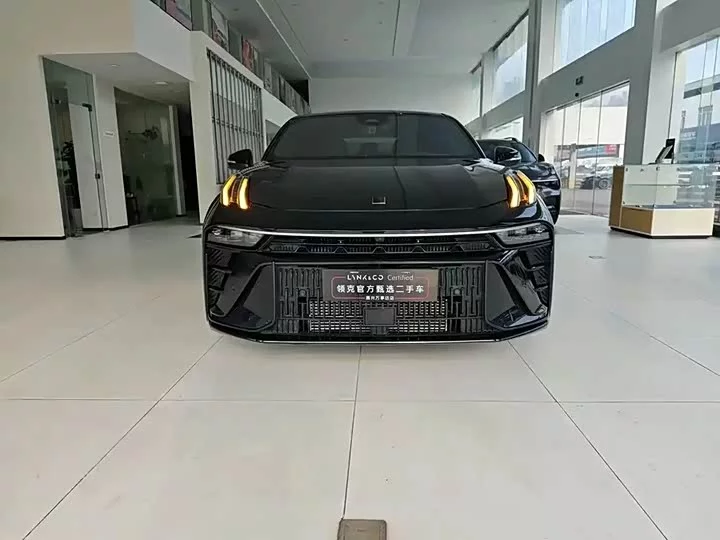 Lynk & Co 03