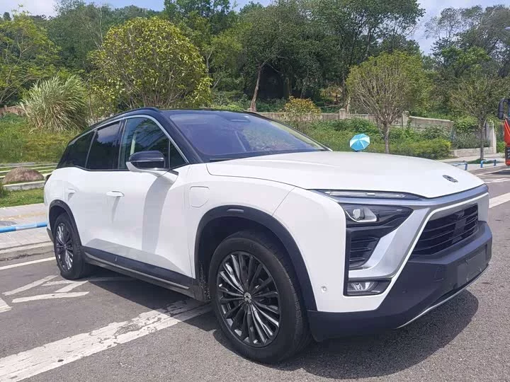 NIO ES8