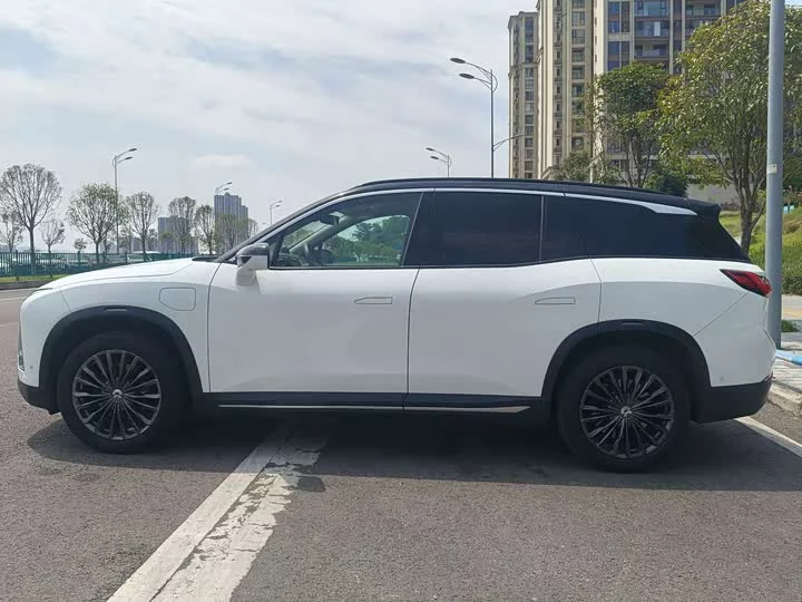 NIO ES8