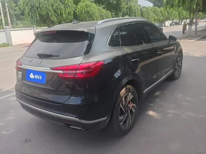 Hongqi HS5