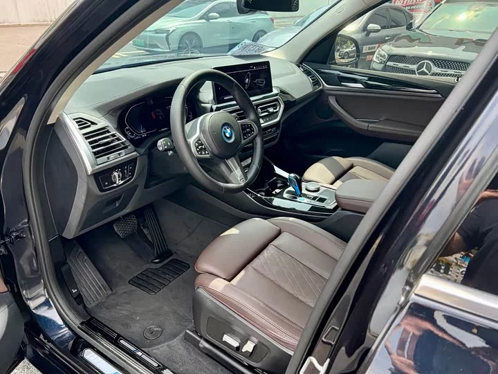 BMW iX3