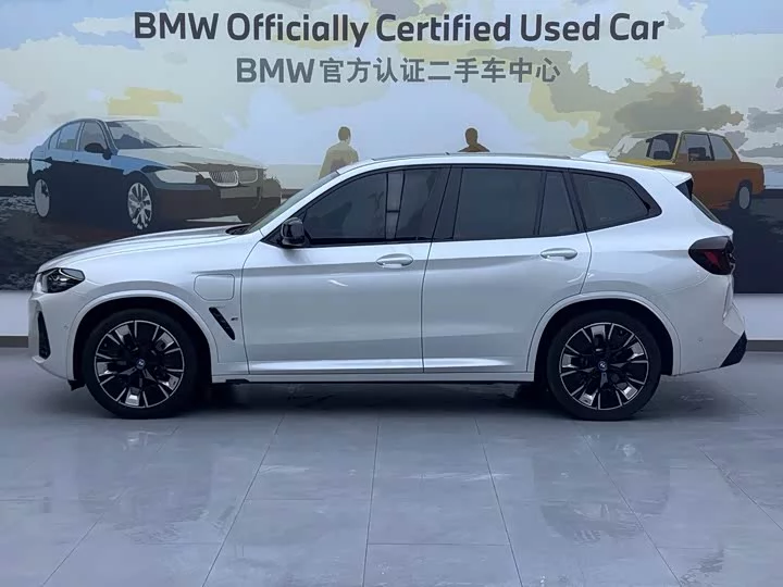 BMW iX3