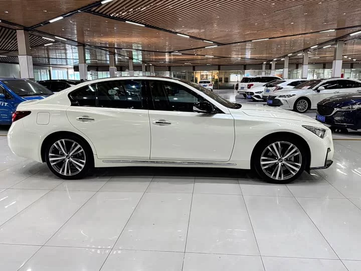 Infiniti Q50L