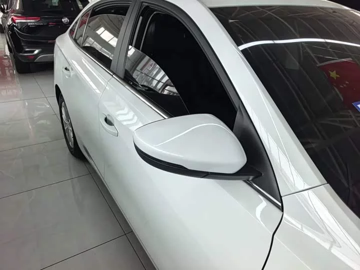 Roewe i5