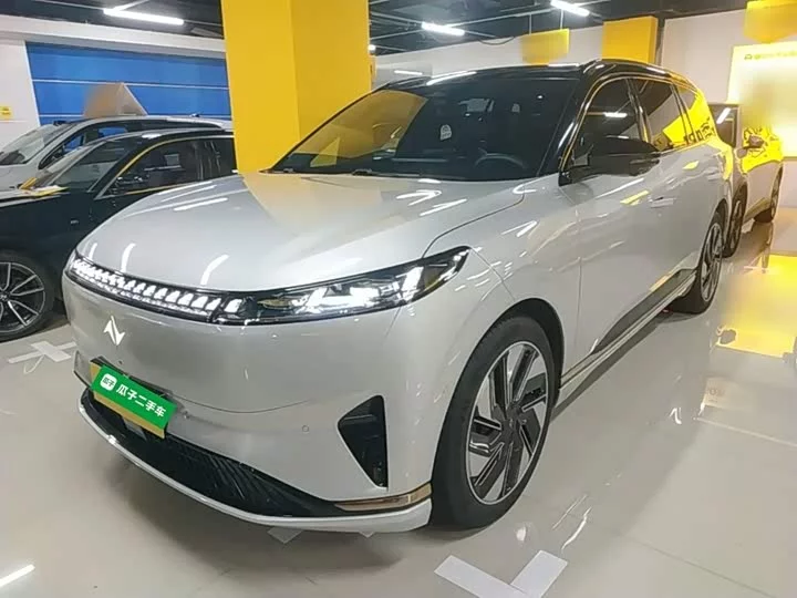 Dongfeng eπ008