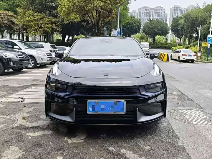 Lynk & Co 03