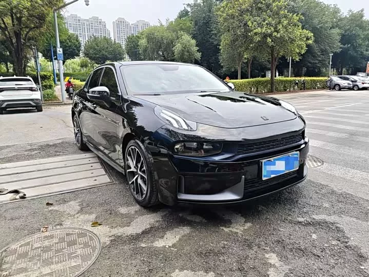 Lynk & Co 03