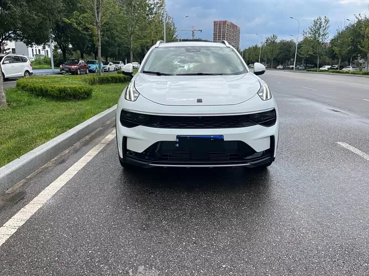 Lynk & Co 01