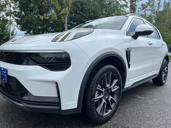 Lynk & Co 01