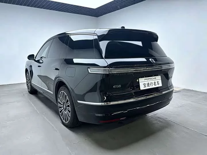 NIO ES8