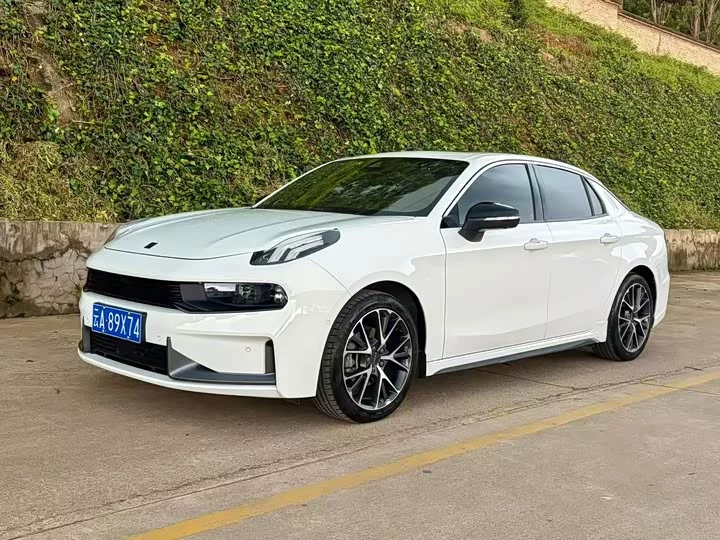 Lynk & Co 03