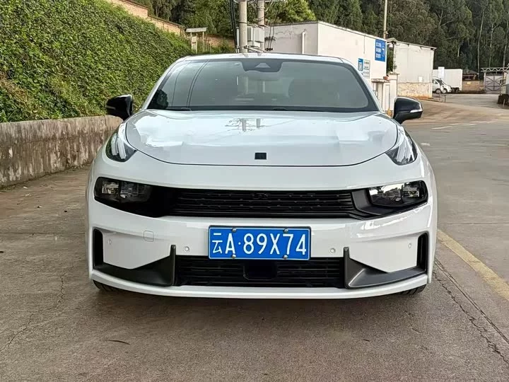 Lynk & Co 03
