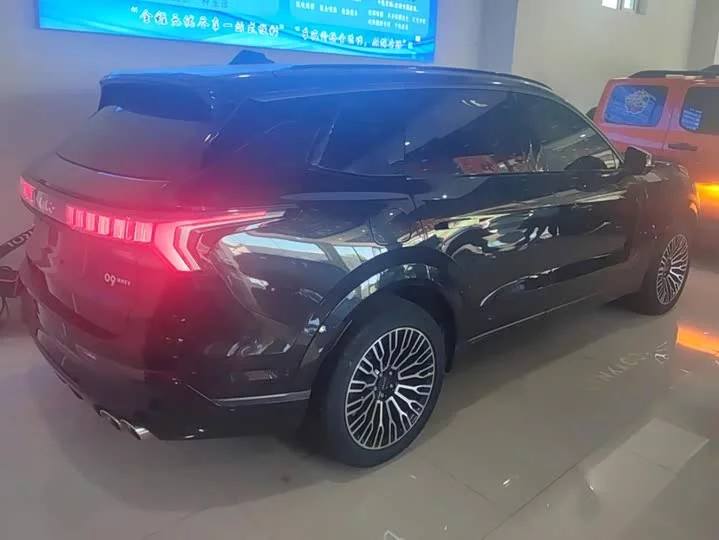 Lynk & Co 09
