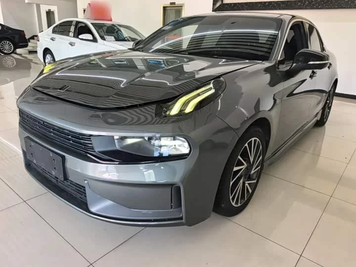 Lynk & Co 03