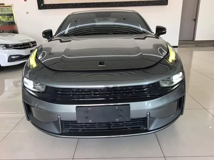 Lynk & Co 03