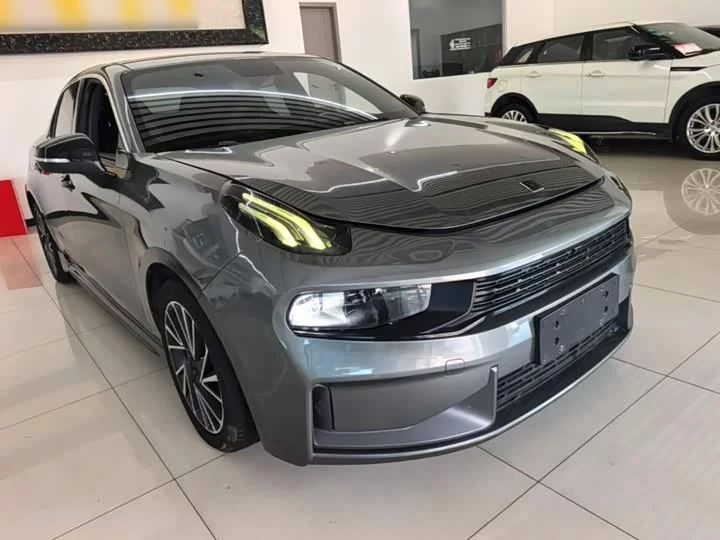 Lynk & Co 03