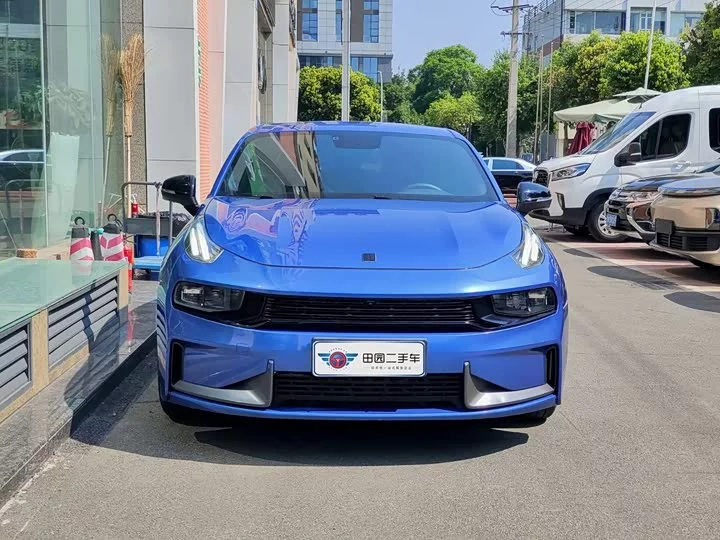 Lynk & Co 03