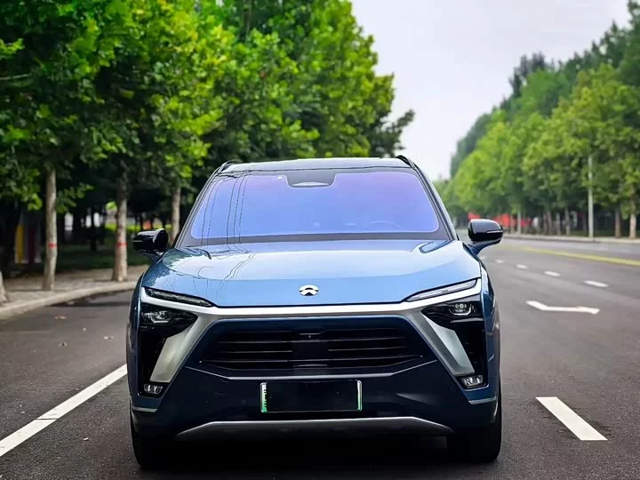 NIO ES8