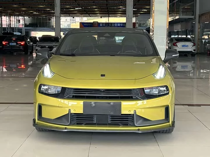 Lynk & Co 03