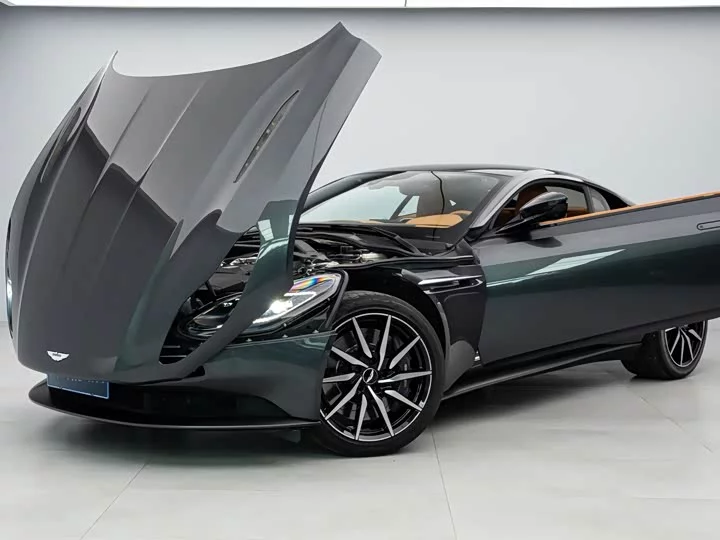 Aston Martin DB11