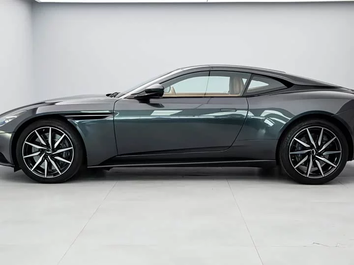 Aston Martin DB11