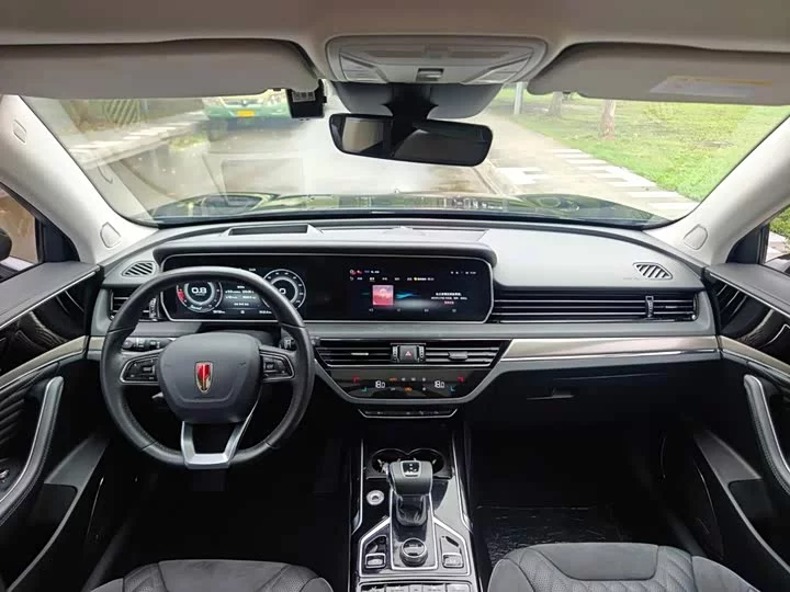 Hongqi HS5