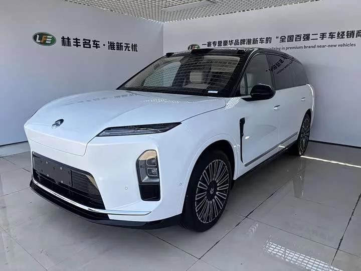 NIO ES8