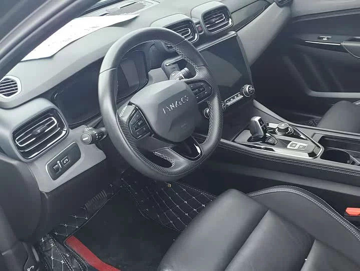 Lynk & Co 03