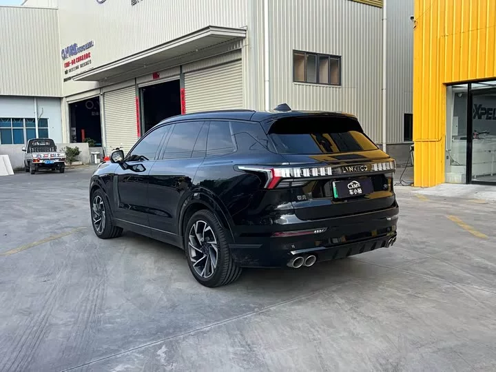 Lynk & Co 09