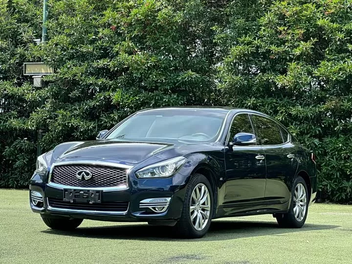 Infiniti Q70