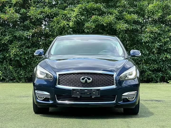 Infiniti Q70