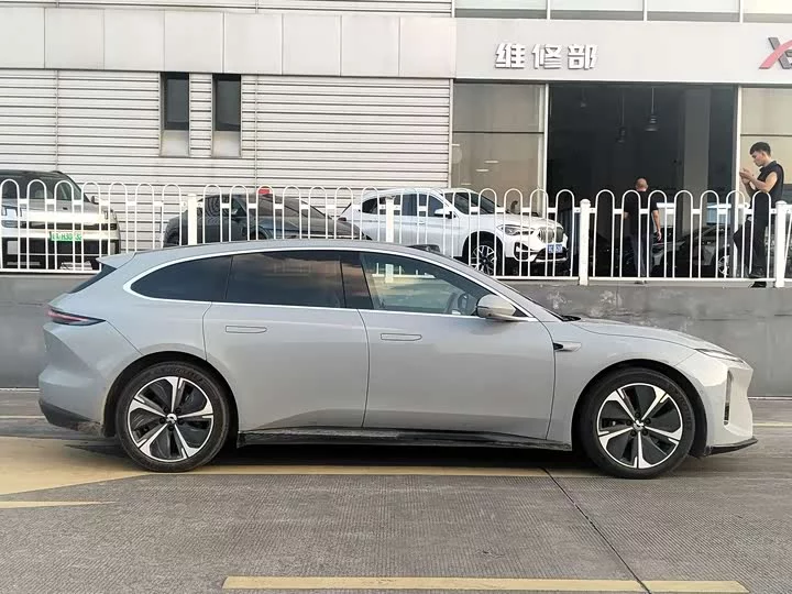 NIO ET5T