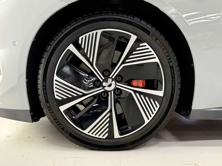 NIO ET7
