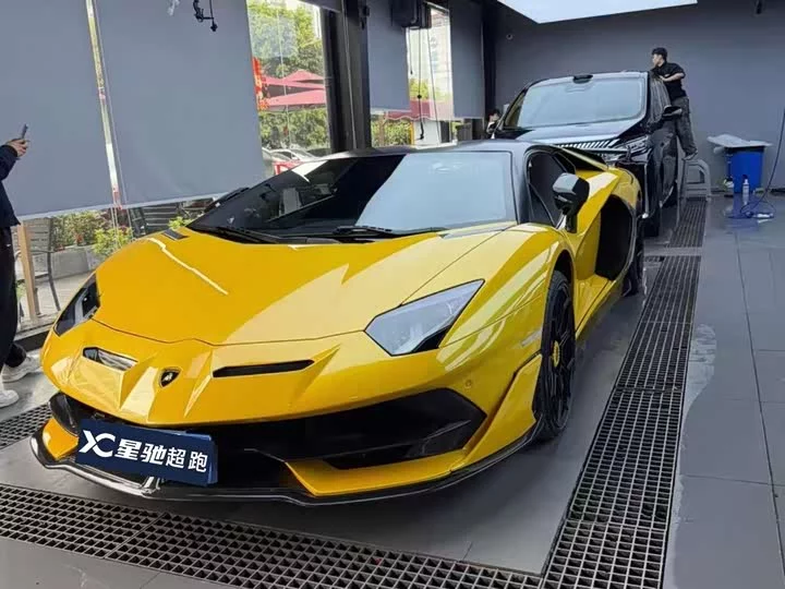 Lamborghini Aventador