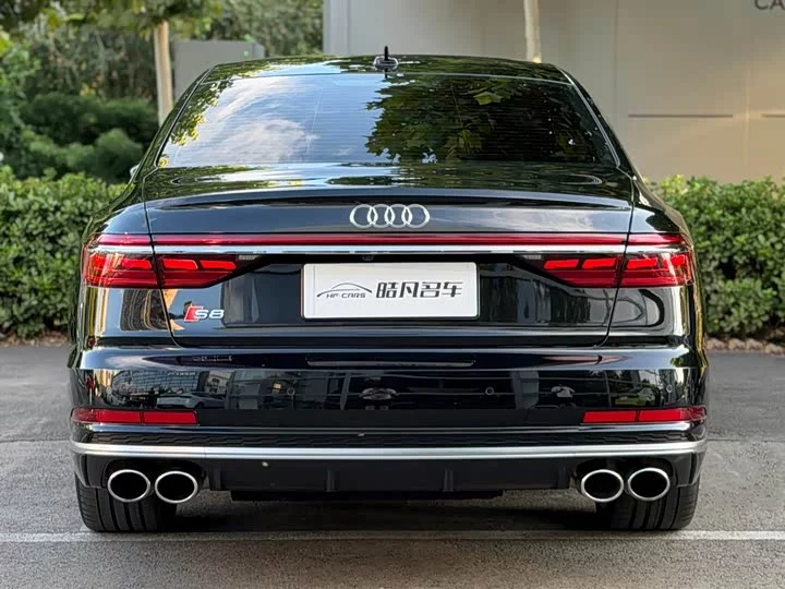 Audi S8