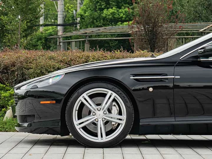 Aston Martin DB9
