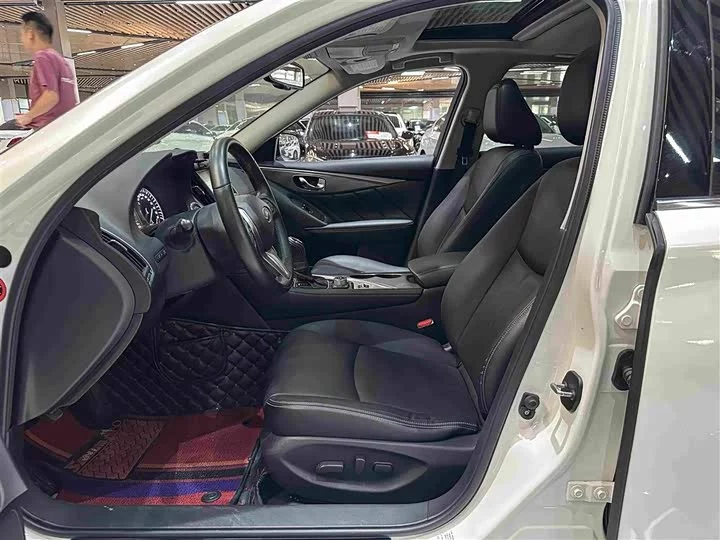 Infiniti Q50L