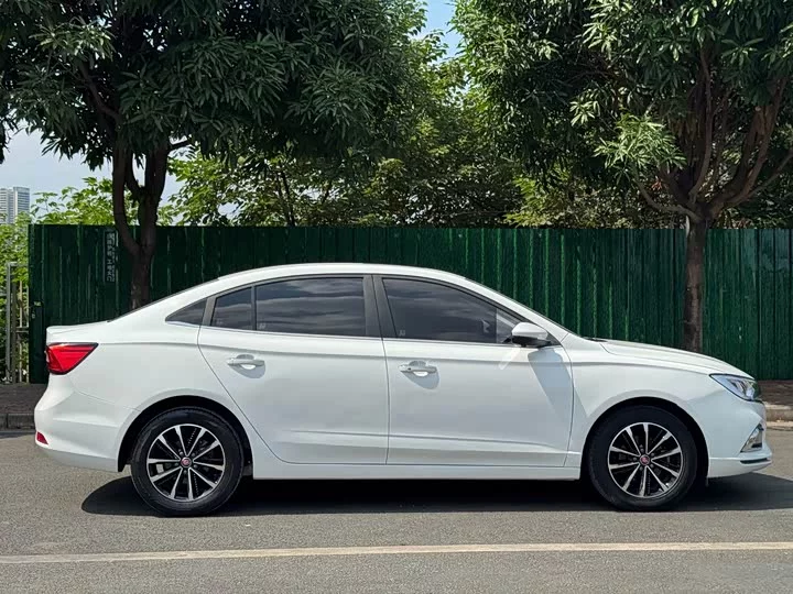 Roewe i5
