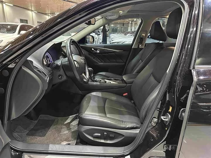 Infiniti Q50L