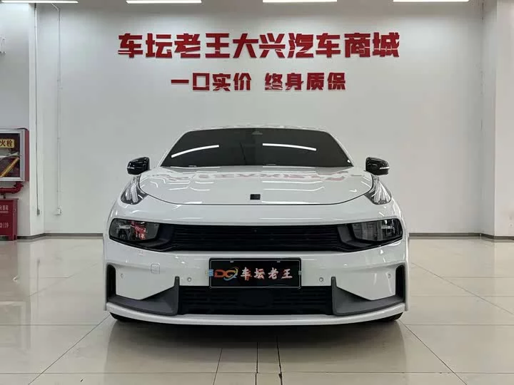 Lynk & Co 03