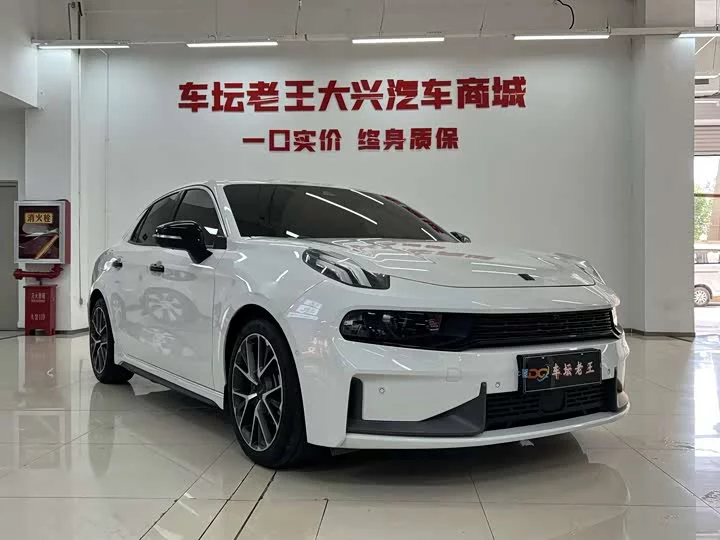 Lynk & Co 03