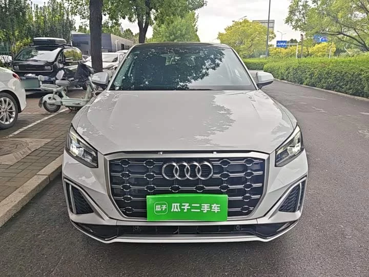 Audi Q2L