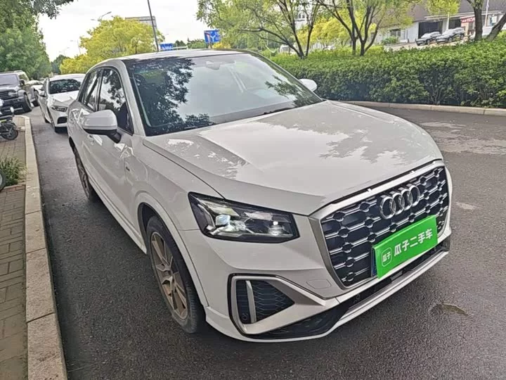 Audi Q2L