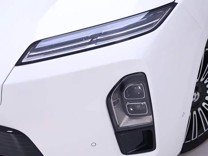 NIO ES8