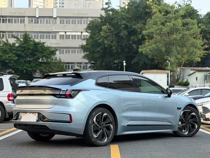 ZEEKR 001