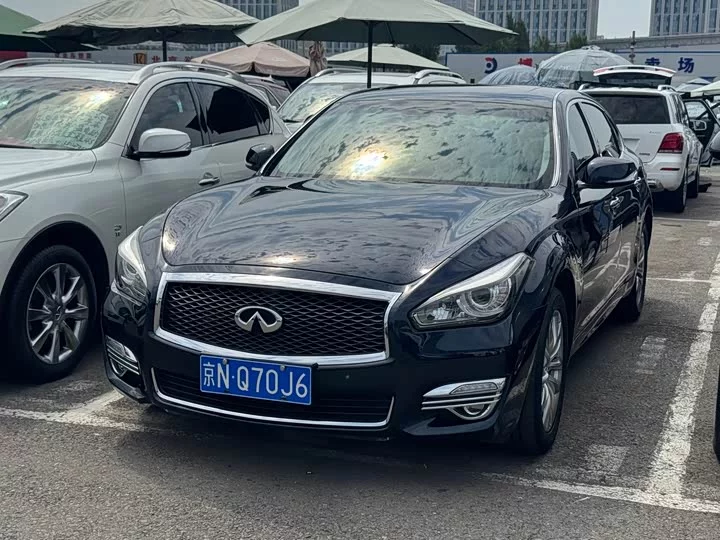 Infiniti Q70